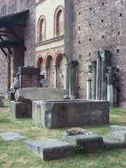 Xtrallusion photo gallery of Italy. Photos, pictures, images and photographs of the Italian Rivieras, the Italian Lakes, the Italian Alps, the Cinque Terre, the Amalfi coast and some of the most beautiful corners of Italy. Plus photos of Italian cities such as Pisa, Milan, Genoa and Rome.